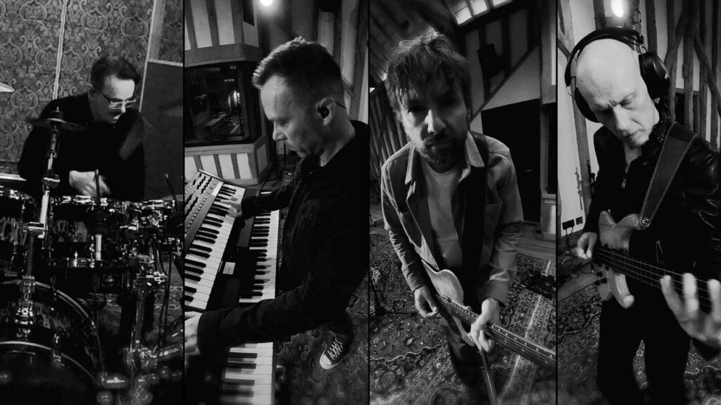 Hold The Ashes Lyrics – The Pineapple Thief